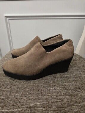 Donald J Pliner Stretch Suede Taupe Platform Wedge Size 8
